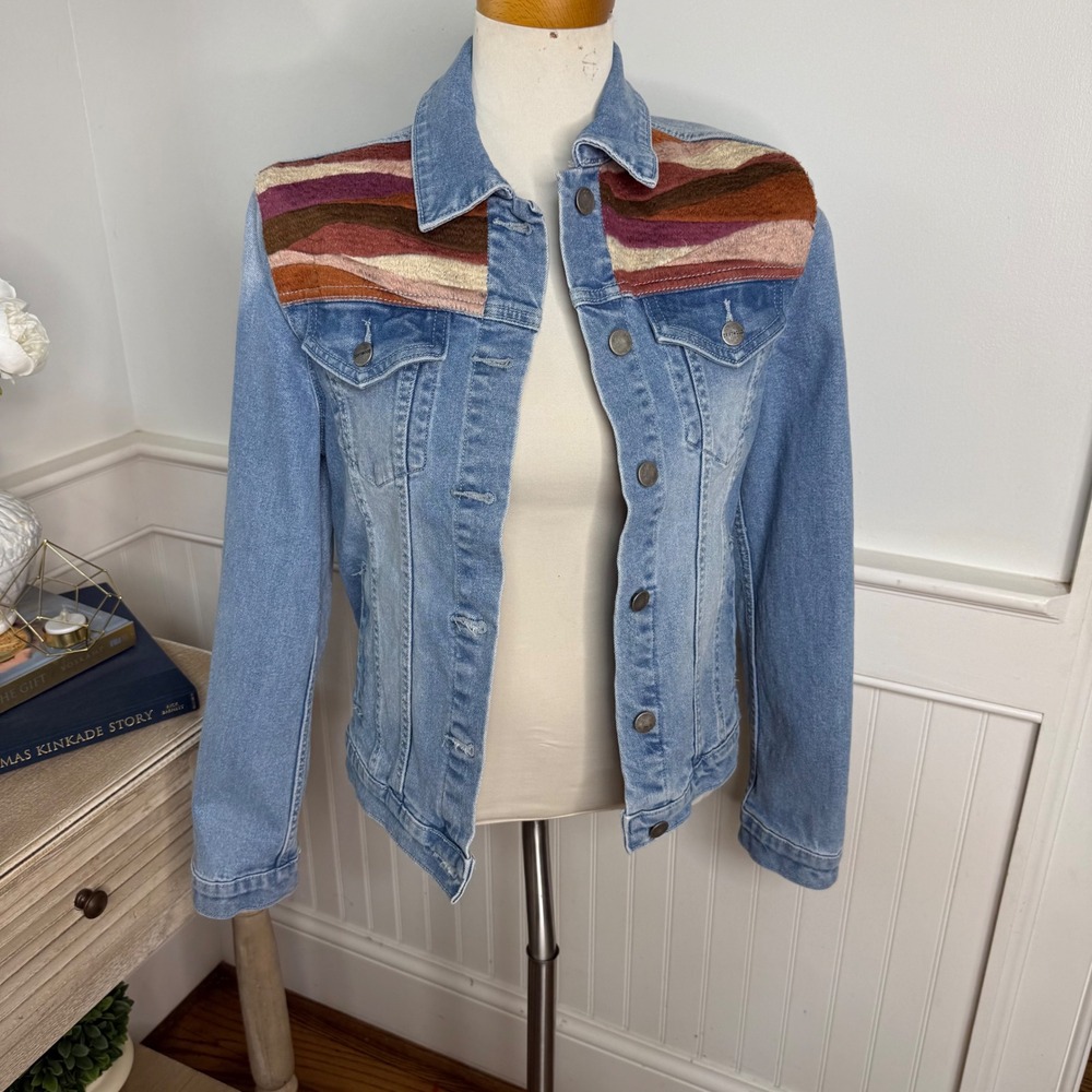 Driftwood Womens XS Light Wash Denim Jacket Sunset Desert Embroidery Trucker